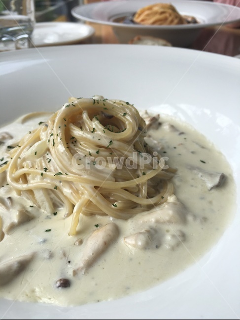 파스타,크림파스타,스파게티,크림스파게티,cream,크림,food,음식,레스토랑,접시,pasta