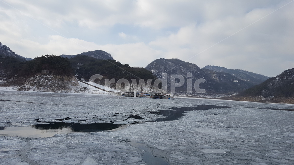 충주호,겨울충주호,얼음호수,단양팔경,눈내린충주호