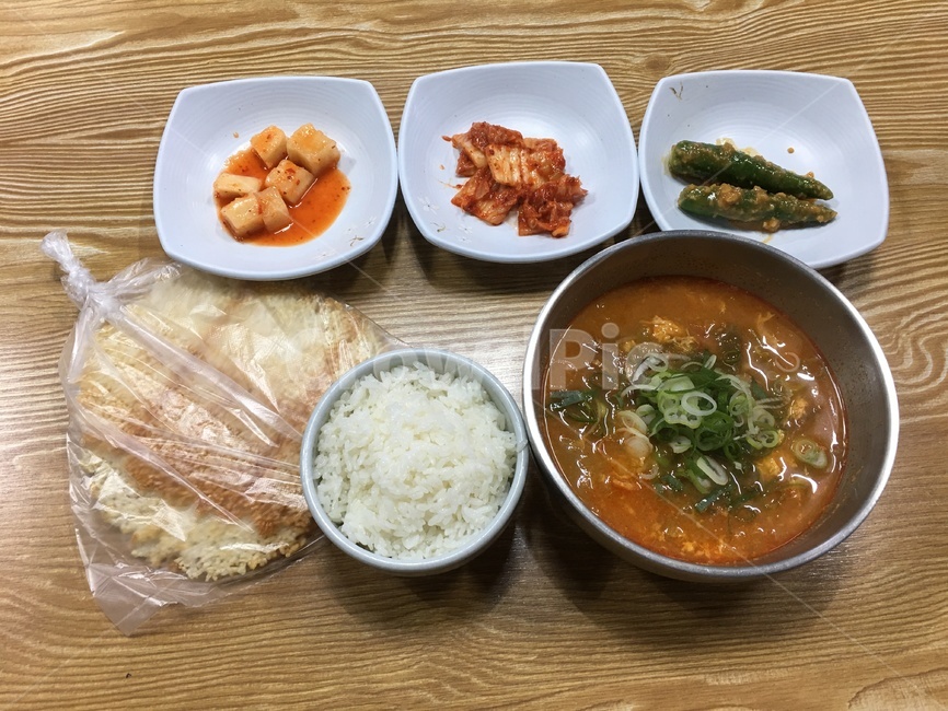 육개장,밥,밥한끼,누룽지,혼밥,meal,식사,dish,요리,food,음식,bowl,사발