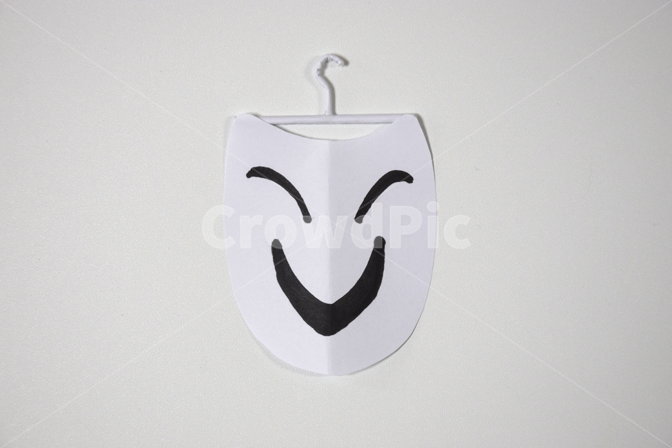 종이얼굴,사회,소통,사업,비지니스,비즈니스,스케치,남성,남자,얼굴,상사,표정,의사소통,가면,마스크,이모티콘,우울,우울증,왕따,슬픔,기쁨,절망,환희,행복,희망,소셜,국민,미소,도안,만화,정치,흑백,감정표현,기분,feeling,emotion,연출,컨셉,콘셉,direction,concept