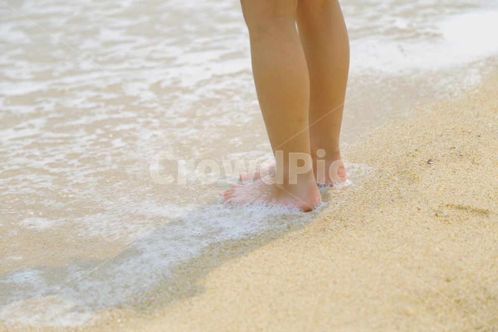 백사장,파도,발담그기,감성사진,모래,해변,바다,beach,sea,사람,인물,인간,human,person,신체일부,몸,body