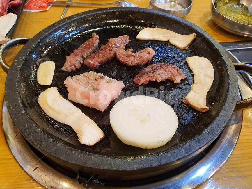 음식,food,고기,육류,한우,갈비살,소고기,meat,돌판,고기집,음식,식재료,요리,food,cook,meal,dishes,food reserves,육류,고기,meat