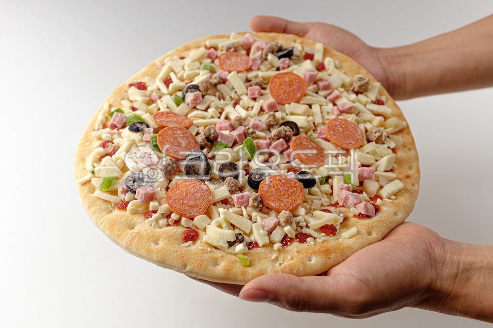 close up,Easy,ingredient,frozen pizza,Instant,frozen,convenience food,cold,sauce,food,cheese,meal,pizza,flour,grocery,Food Ingredients,ingredients,topping