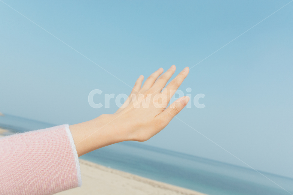 손,하늘,바다,해변,동해,강원도,감성,푸른하늘,해변,바다,beach,sea,사람,인물,인간,human,person,신체일부,몸,body,여행,휴가,traveling,vacation,trip,감성,sensible,feeling