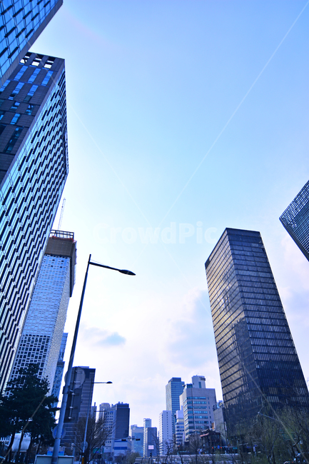 비즈니스,고층빌딩,대기업,오피스가,회사,사무실,부동산,랜드마크,마천루,중심가,업무,리스,빌딩,건축물,건물,직장,오피스텔,본사,스카이라인,창문,유리창,외관,높다,중심지,금융가,은행,블루톤,skyline,landmark,center,seoul,korea,business,office,company,corporation,enterprise,증권가,mainstreet,city,downtown,commercialcenter,glass,structure,skyscraper,building,도시,풍경,city,landscape,건축물,건물외관,exterior,building,structure,architecture,construction,office building,사무실 건물