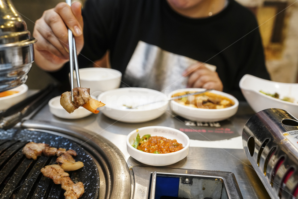 고기,육식,육류,돼지,꼬들살,식사,음식,술안주,먹거리,푸드,구이,한식,불판