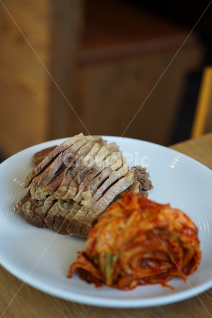 수육,보쌈,고기,육류,한식,요리,음식,김치,보쌈김치,반찬,음식,식재료,요리,food,cook,meal,dishes,food reserves,육류,고기,meat,한식,한국음식,한국요리,korean food,korean dishes,korean meal,korean cook
