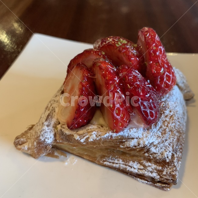 딸기,베이커리,디저트,카페,페스츄리,dessert,strawberry,빵,접시,달콤한,달달,음식,식재료,요리,food,cook,meal,dishes,food reserves,디저트,간식,후식,dessert,snack