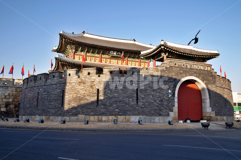 팔달문,남문,문루,옹성,적대,보물제402호,성곽,누각,수원화성,화성,유네스코세계문화유산,조선시대,한국전통,한국문화,korean traditional,korean culture,랜드마크,landmark,tourist attraction,한국랜드마크,한국관광지,한국명소,korea landmark,korea tourist attraction,건축물,건물외관,exterior,building,structure,architecture,construction