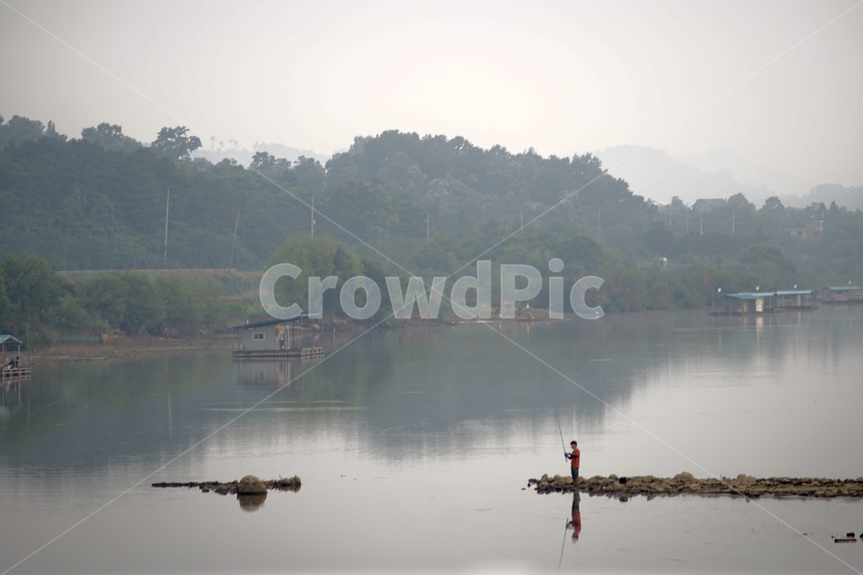 호수,저수지,낚시,사람,풍경,자연,자연,풍경,nature,landscape,한국자연풍경,한국자연경관,korea nature landscape,사람,인물,인간,human,person,남성,남자,man,male,스포츠,레저,운동,sports,leisure,exercise,water,물,outdoors,옥외