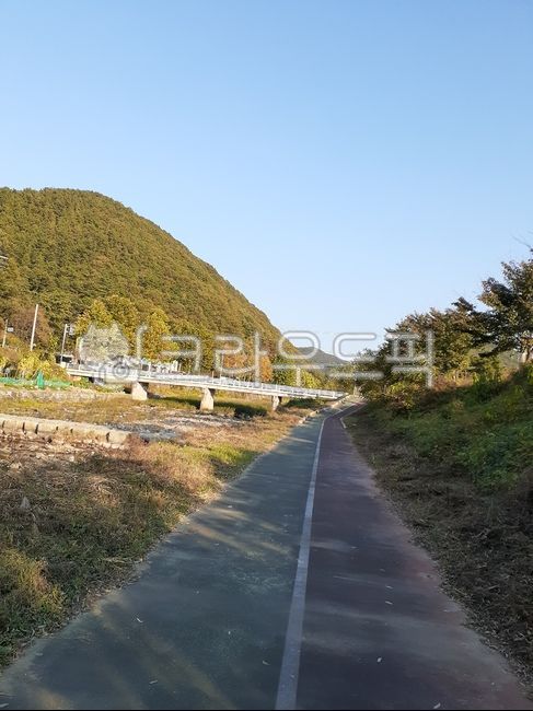 시골길,시골도로,도로,자전거도로,시골,냇가옆