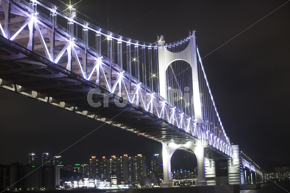 부산,다리,대교,광안리,광안대교,야경,교각,바다,건축물,조명,야경,밤,풍경,nightscape,night,landscape,건축물,건물외관,exterior,building,structure,architecture,construction