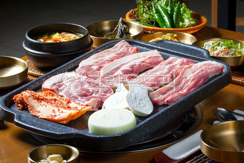 돼지고기,돼지,고기,삼겹살,생삼겹살,삼겹살구이,목살,생목살,돼지목살,목등심,흑돈,지리산흑돈,돼지목등심,불판,고기불판,버섯,양파,야채,채소,김치,오겹살,생오겹살,오겹살구이,돼지오겹살,삼겹살집,food,음식,pork,식사,흑돼지,지리산흑돼지,정육식당,지리산고원흑돼지,제주생삼겹,제주생삼겹살,한라산제주삼겹살,생고기