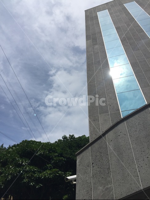 건물,유리창,산,하늘,고층건물,건축,건축물,건물외관,exterior,building,structure,architecture,construction