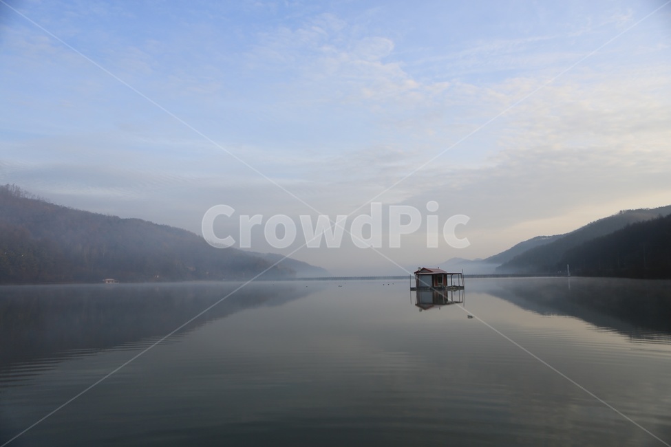 저수지,안개,새벽,물안개,괴산,문광저수지,반영,풍경,낚시터,자연,풍경,nature,landscape,한국자연풍경,한국자연경관,korea nature landscape,outdoors,옥외,water,물