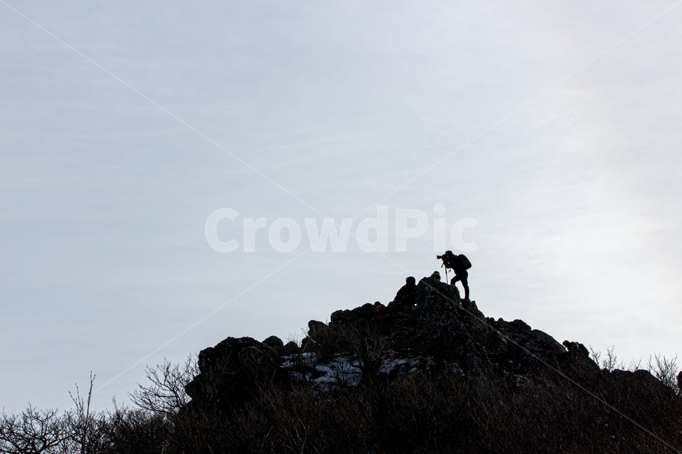 nature,outdoors,옥외,자연,경관,전망,산,하늘,카메라,나무,겨울,눈,등산,등반,관광,풍경,무주군,전라북도,사진가,person,사람,human,인간,실루엣,silhouette