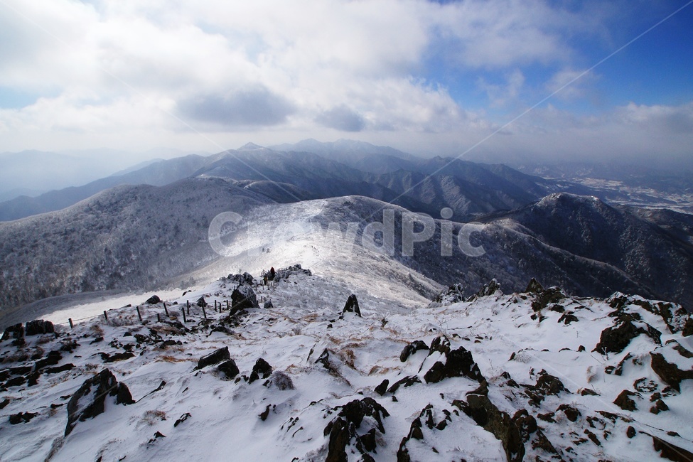 덕유산,설경,푸른하늘,눈,상고대,무주,주목,겨울,계절,winter,season,자연,풍경,nature,landscape,한국자연풍경,한국자연경관,korea nature landscape,mountain,산,outdoors,옥외,ice,빙,mountain range,산맥,glacier,빙하,snow