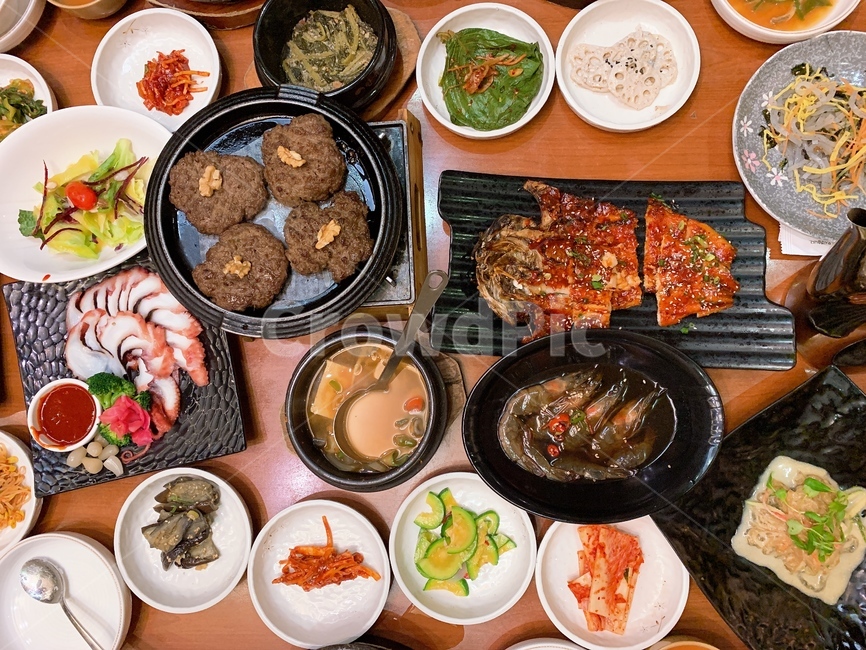 한식,한정식,황태,떡갈비,세트메뉴,간장새우,반찬,식탁,한국음식,문어회,된장찌개