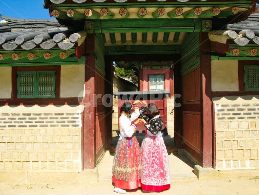 한복,개량한복,소녀,감성,한복사진,한국전통,한국문화,korean traditional,korean culture,한복,한국전통의상,hanbok,korean traditional clothes,사람,인물,인간,human,person,여성,여자,woman,female,lady,친구,우정,friendship,companion