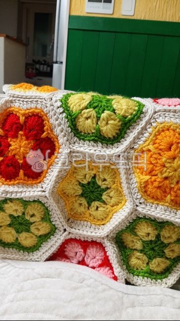 뜨개질,모티브,코바늘,손뜨개,수작업,모티브뜨개,꽃모티브,블랭킷,뜨개블랭킷,인테리어소품,뜨개소품