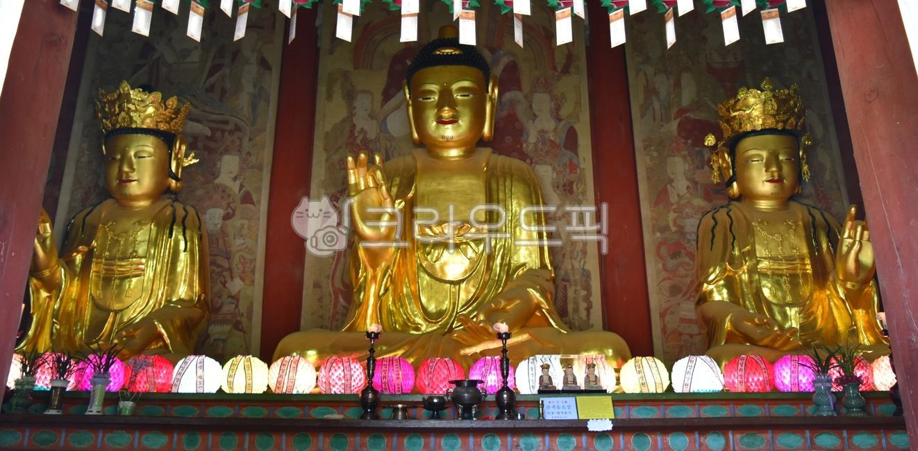 ,Amitabha Buddha Triad Seated Statue,amitabha,No 1565,Chungnam,Seated Triad,clay,Buyeo Muryangsa Sojo Amitabha Buddha Triad Seated Statue,Amitabha Tathagata,buddha,triad,temple,molding,treasure,grant,Treasure 1565,seated,Treasure No 1565,Muryangsa Temple