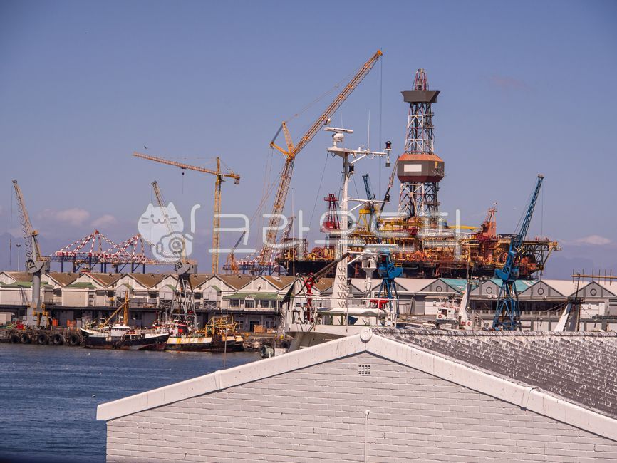 south africa,scenic,building,construction crane,amazing,beautiful,view,nice view,constructioncrane,only,cityscape,bay,dock,tower,sky,victoria,africa,town,Victoria,panorama,ocean,port,waterfront,alfred,coastal,harbour,southafrica,Harbor,city,sea,capetown,a