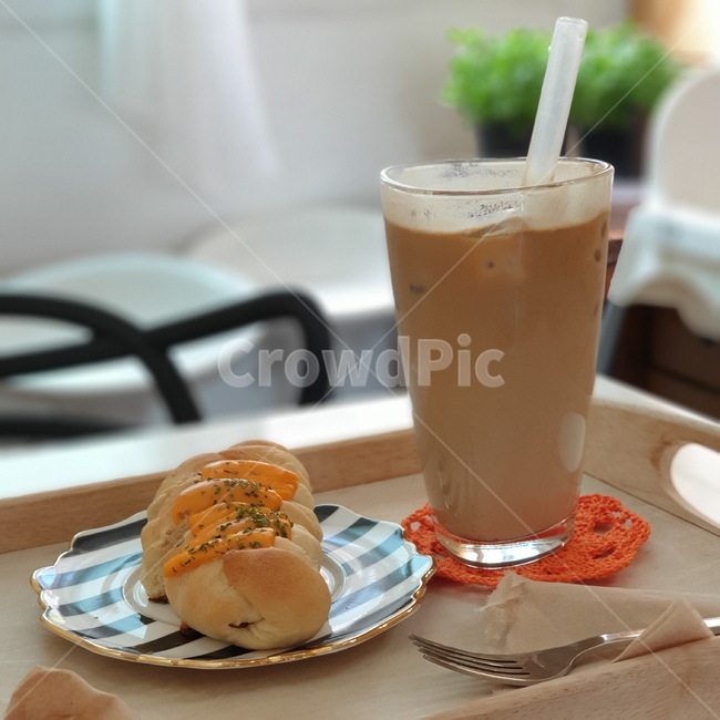 카페,연유라떼,개인카페,휴식,cafe,latte,소시지빵,rest