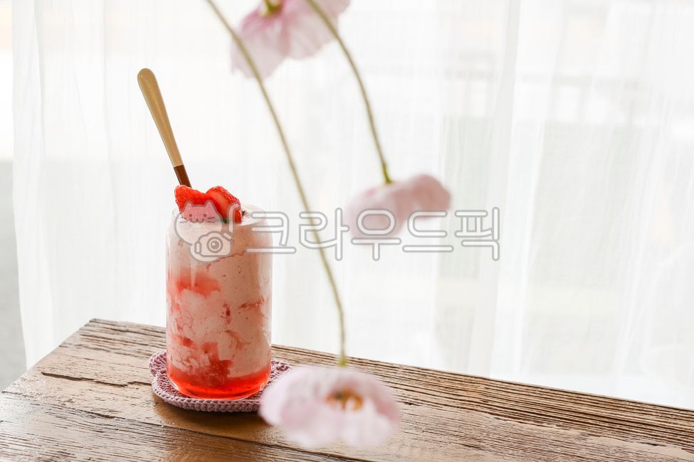 딸기요거트,딸기라떼,딸기음료,딸기음료수,카페음료,카페메뉴,dessert,디저트,딸기