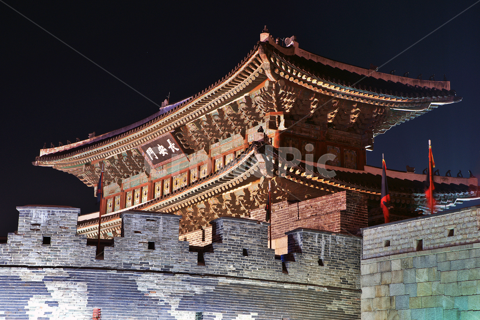 장안문,북문,정문,수원화성,화성,유네스코세계문화유산,야경,중층문루,총안,야경,밤,풍경,nightscape,night,landscape,한국전통,한국문화,korean traditional,korean culture,랜드마크,landmark,tourist attraction,한국랜드마크,한국관광지,한국명소,korea landmark,korea tourist attraction,건축물,건물외관,exterior,building,structure,architecture,construction,pagoda,탑,worship,예배,건물,shrine,신사