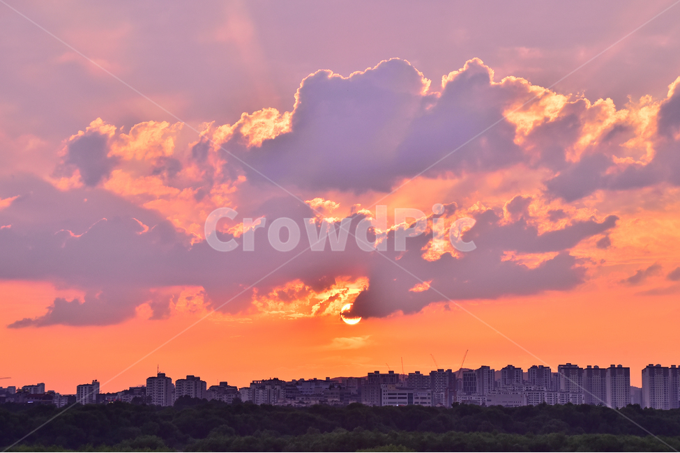 노을,석양,아파트촌,sunset,해질무렵,저녁노을,풍경,background,배경,바탕,백그라운드,분홍색,핑크색,pink,색감,감성,분위기,feeling,옥외,sky,outdoors,자연,nature,하늘,건물,신도시,구름,태양,도시,풍경,city,landscape