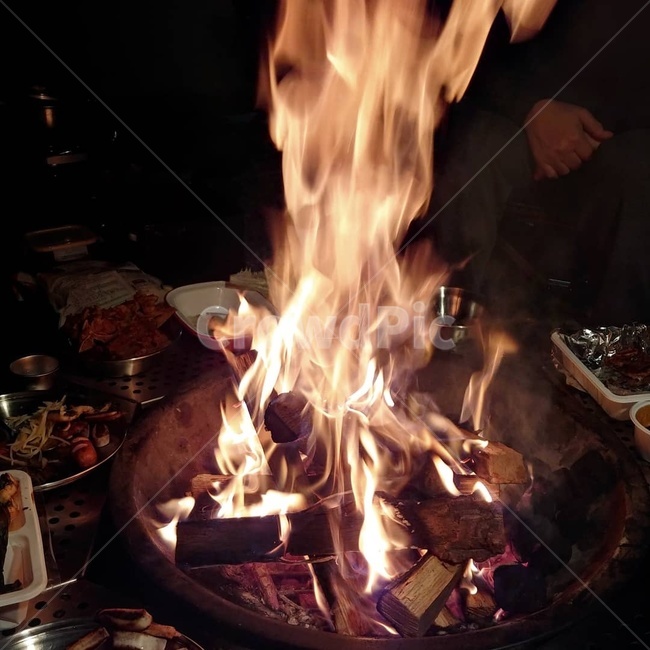 장작,불,캠프,fire,캠핑,따뜻한,붙꽃,겨울,타오름,hot