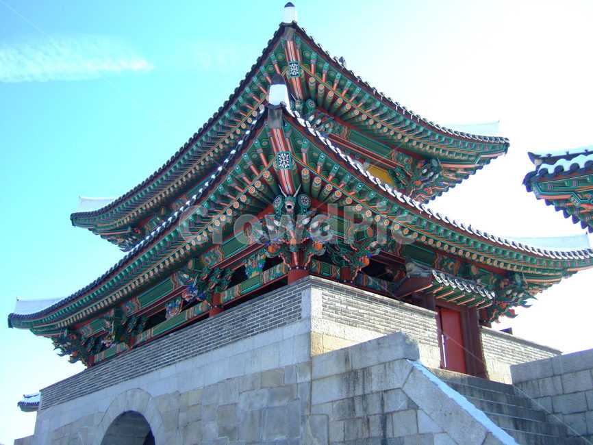 겨울,한옥,눈,전통,기와,winter,snow,koreansytlehouse,oldhouse,oriental,house,tileroofedhouse,성문,한국전통,한국문화,korean traditional,korean culture,건축물,건물외관,exterior,building,structure,architecture,construction