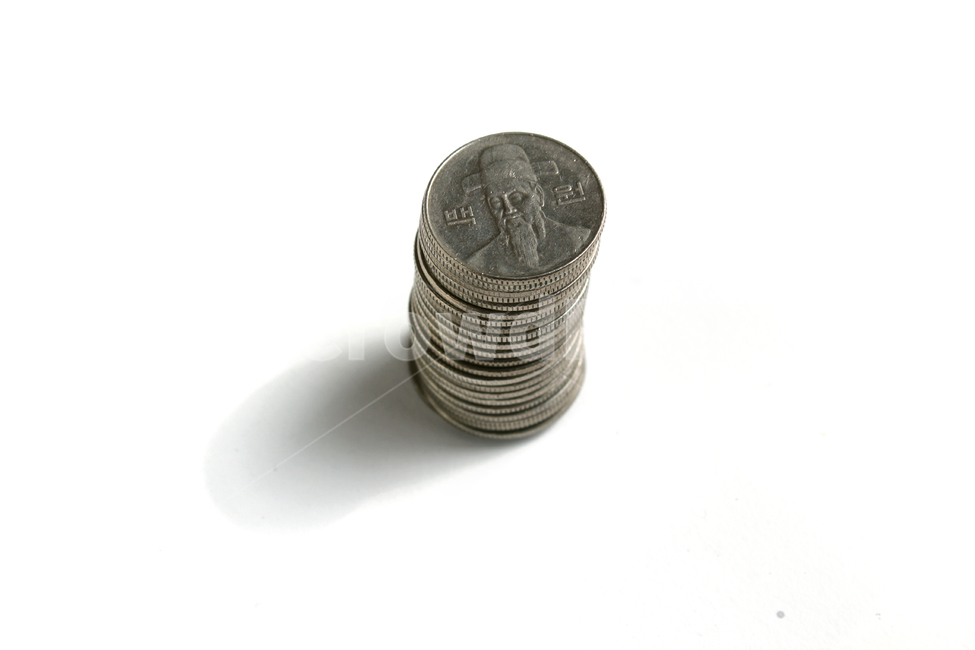 동전,한국,한국동전,100원,탑쌓기,탑,쌓기,돈,money,tower,coin,koreacoin,coins,won,경제,금융,banking,cash,many,metal,금속,은색,실버,silver,100,뱅킹,백원,금융,돈,finance,banking,money,연출,컨셉,콘셉,direction,concept,누끼,remove background