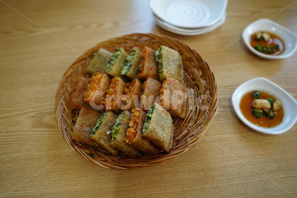 메밀전병,먹거리,음식,한식,안주,막걸리안주,간장,안주거리,푸드,식사,음식사진,색감,음식,식재료,요리,food,cook,meal,dishes,food reserves,한식,한국음식,한국요리,korean food,korean dishes,korean meal,korean cook