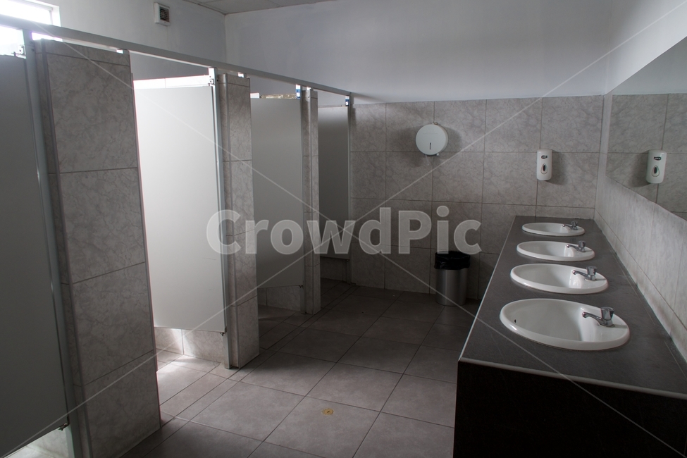 화장실,비어있는,세면대,칸,회색,무채색,그레이,공공화장실,modern,wc,public,restroom,water,interior,tile,bathroom,white,empty,design,pee,light,toilet,wash,ceramic,architecture,door,mirror,wall,sink,poo,인테리어,실내디자인,interior design