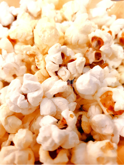 팝콘,음식,간식,디저트,후식,dessert,popcorn,노랑,버터,소금,스낵,바삭바삭한,가득한,영화관,디저트,간식,후식,dessert,snack