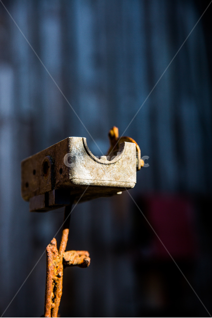 steel,wait,piece,rusty,Work,sculpture,looking at