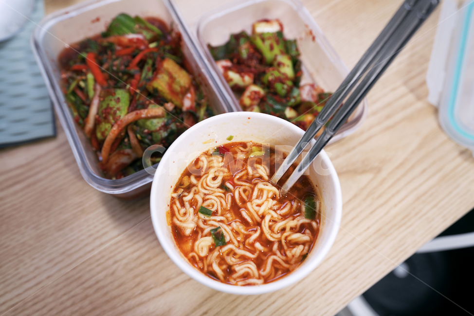 라면,간식,인스턴트,식사,먹방,먹거리,음식,food,면,야식,젓가락,김치,오이,반찬,국물,음식,식재료,요리,food,cook,meal,dishes,food reserves,면류,면요리,noodles,한식,한국음식,한국요리,korean food,korean dishes,korean meal,korean cook