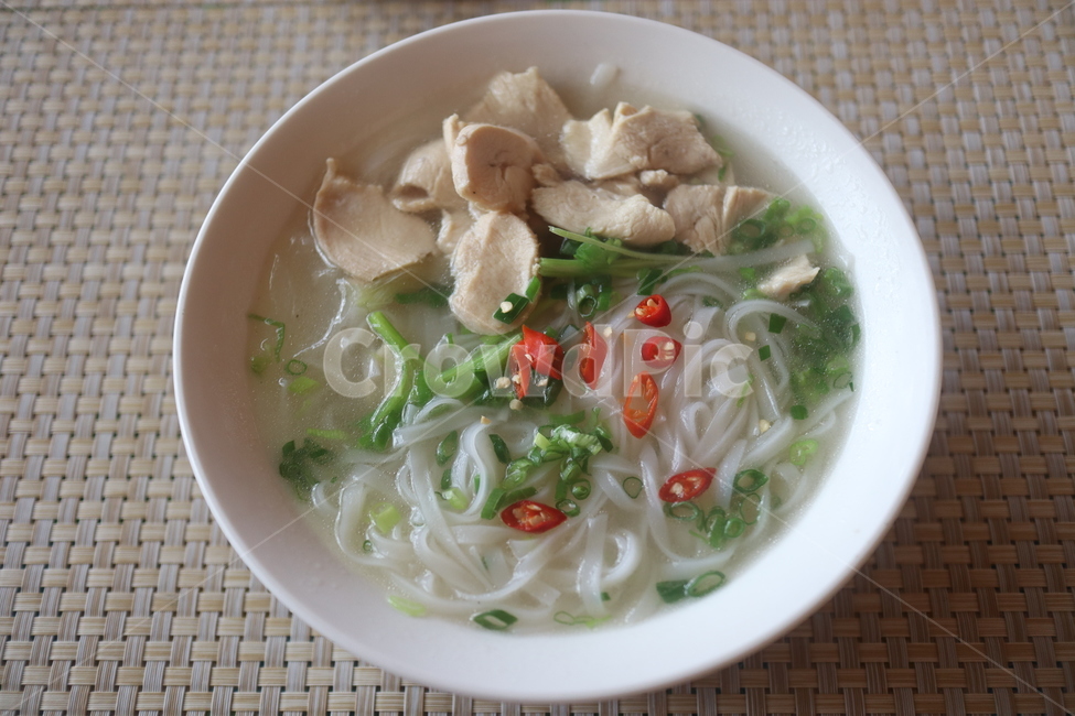 쌀국수,치킨쌀국수,베트남음식,베트남식사,pho,vietnamesefood,vietamesecuisine,ricenoodlesoup,chickensoup,ricenoodle,hot,뜨거운,국물,soup,healty,tasty,asianfood,vietnamese,vietnamesetraditional