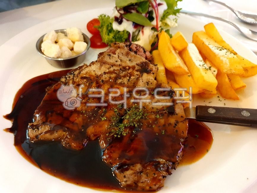 스테이크,감자튀김,샐러드,그릴,음식,food,pork,potato,salad,grill