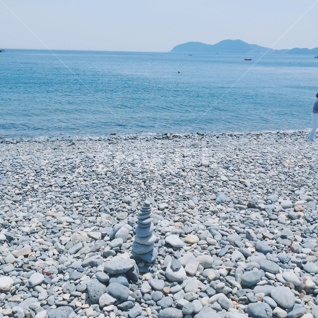 돌탑,해변,자갈해변,바닷가,바다