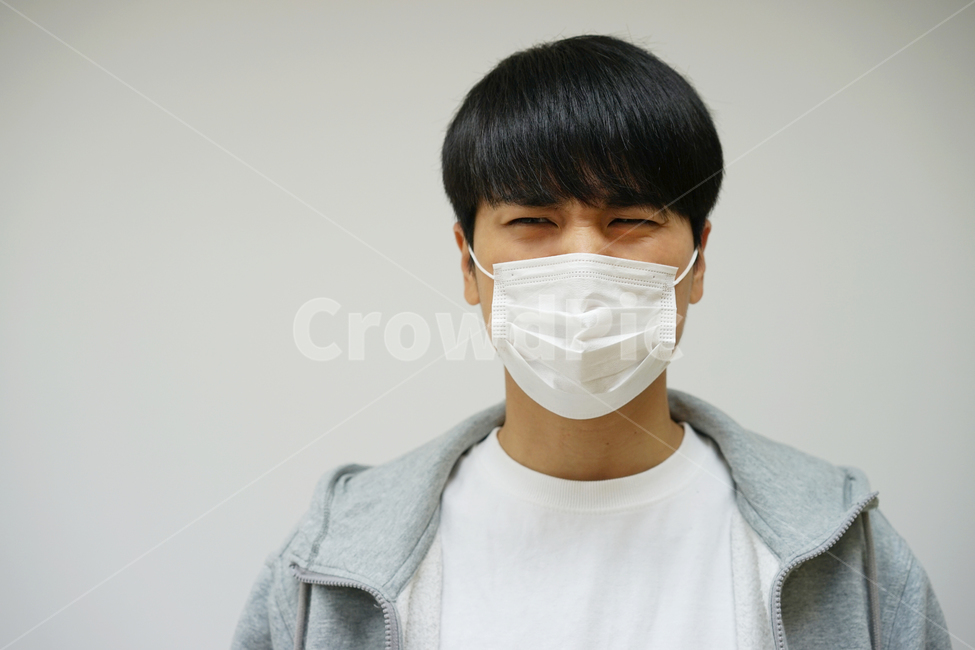 바이러스,기관지,호흡기,남성,남자,우한폐렴,미세먼지,황사,스모그,마스크,위생,건강,사람,인물,인간,human,person,얼굴표정,facial expression,face,남성,남자,man,male,감정표현,기분,feeling,emotion,건강,헬스웨어,헬스케어,healthware,health care