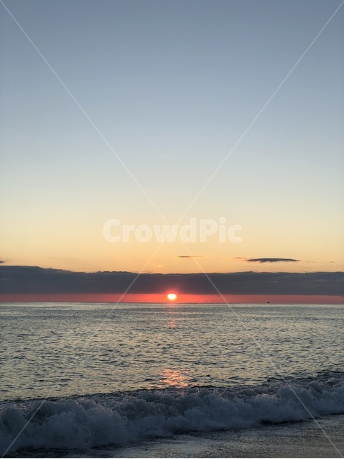 아침,바다,하늘,태양,일출,새벽,바닷가,자연,풍경,자연,풍경,nature,landscape,해변,바다,beach,sea,outdoors,옥외,dusk,황혼,red sky,붉은 하늘,sunset,일몰,sky,dawn