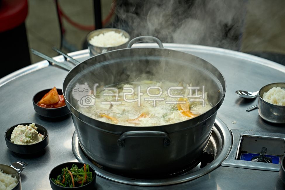 dumpling,Dumpling hot pot,hot pot,king dumplings,Mushroom Hotpot,koreanmeal,dumpling soup,Korean,food,meal,Korean food,traditional food,koreanfood