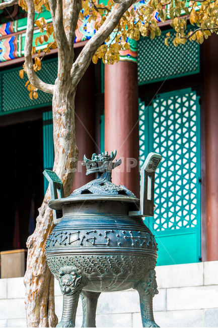 현충사,향로,문화유산,관광명소,단청,창호,창살,한국전통,한국문화,korean traditional,korean culture,사물,물건,오브젝트,thing,object,matter