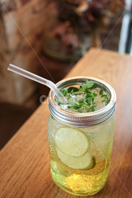 tableware,fruit,ice,bottle,dried flower,apple mint,mojito,mason jar,slice,beverage,jar,brick,glass,cool,restaurant,lime,lemonade,straw,lime mojito,drink,maisonjar,cafe,refreshing,straw drink,sweet,cup