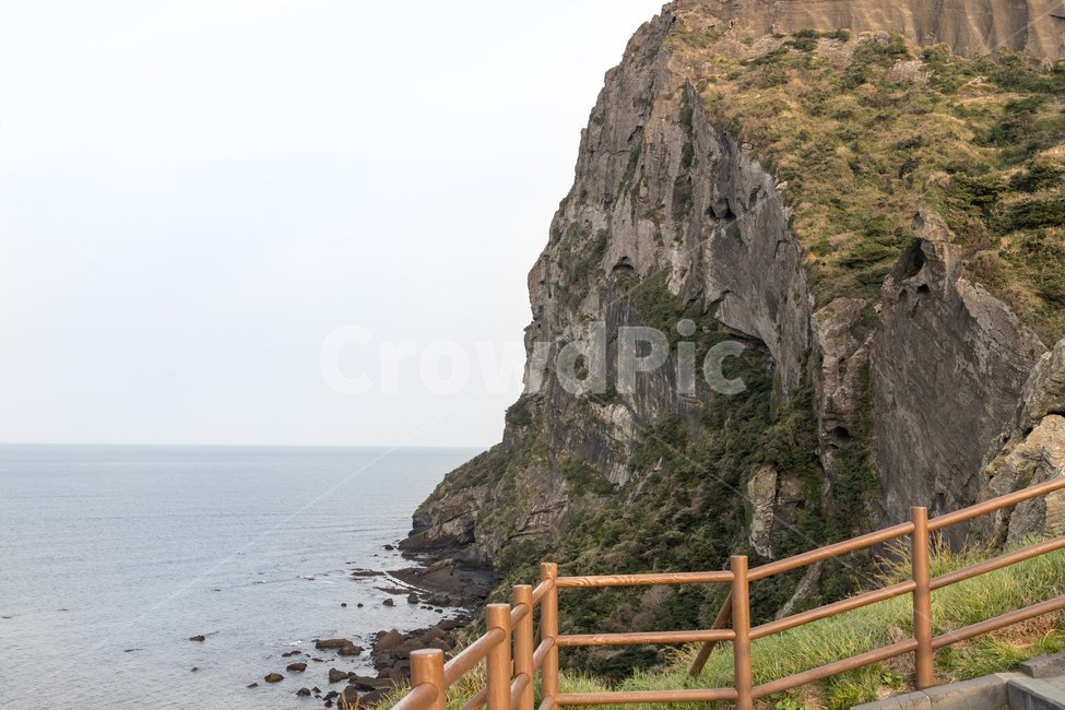 성산일출봉,제주,제주풍경,바다,올레길,제주올레길,자연,풍경,nature,landscape,handrail,난간,banister,railing,outdoors,옥외,cliff,낭떠러지,promontory,곶