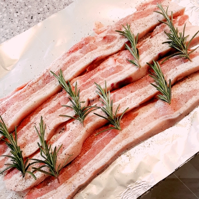 돼지고기,삼겹살,바베큐,바베큐용고기,허브,허브삼겹살,육류,고기,meat