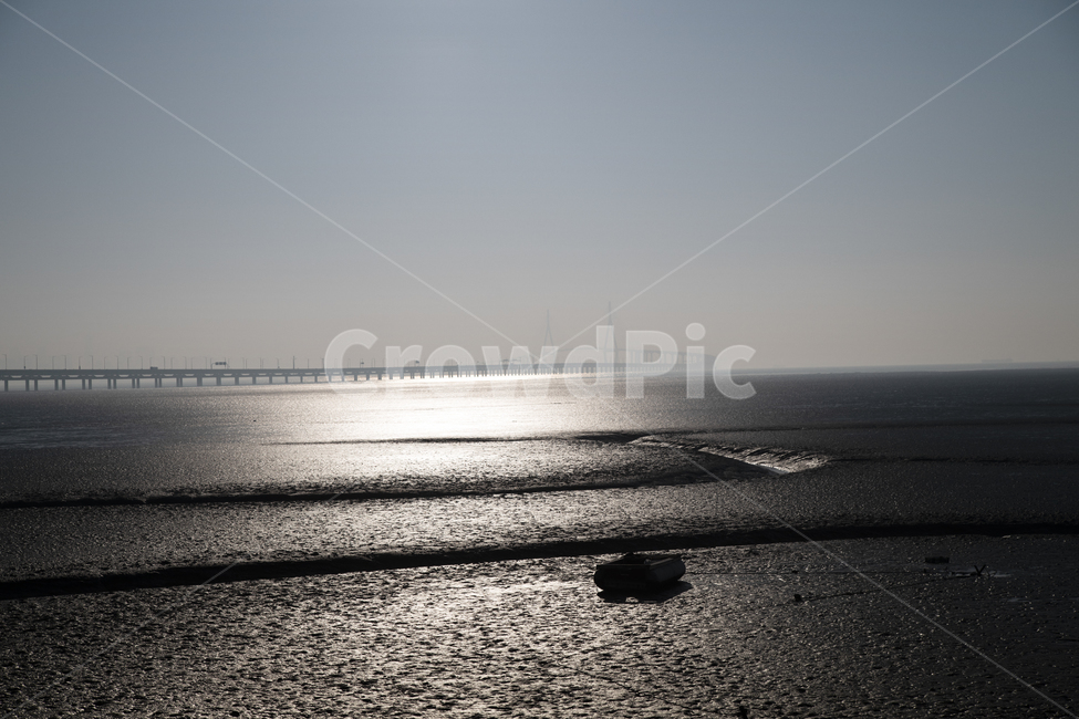 sky,pylon,Landscape,Incheon Bridge,sunshine,mudflat,sea,high tide,vehicle,transportation,pier,West Sea,background,Yeongjongdo,bridge,mud,low tide
