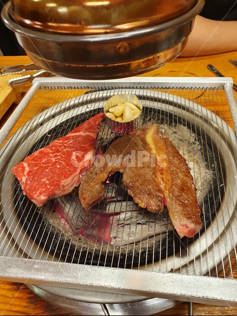 소고기,등심,한우,1등급,와규,음식사진,먹스타그램,오늘의메뉴,맛집,맛집추천,음식기록,일상기록,푸드스타그램,음식스타그램,미식,한끼식사,외식메뉴,집밥,요리사진,플레이팅,푸짐한한상,맛있는한끼,식사시간,맛집투어,먹방,식단관리,야식,점심메뉴,저녁메뉴,간식타임,푸드사진,일상공유,음식취향,한식양식,음식,식재료,요리,food,cook,meal,dishes,food reserves,육류,고기,meat